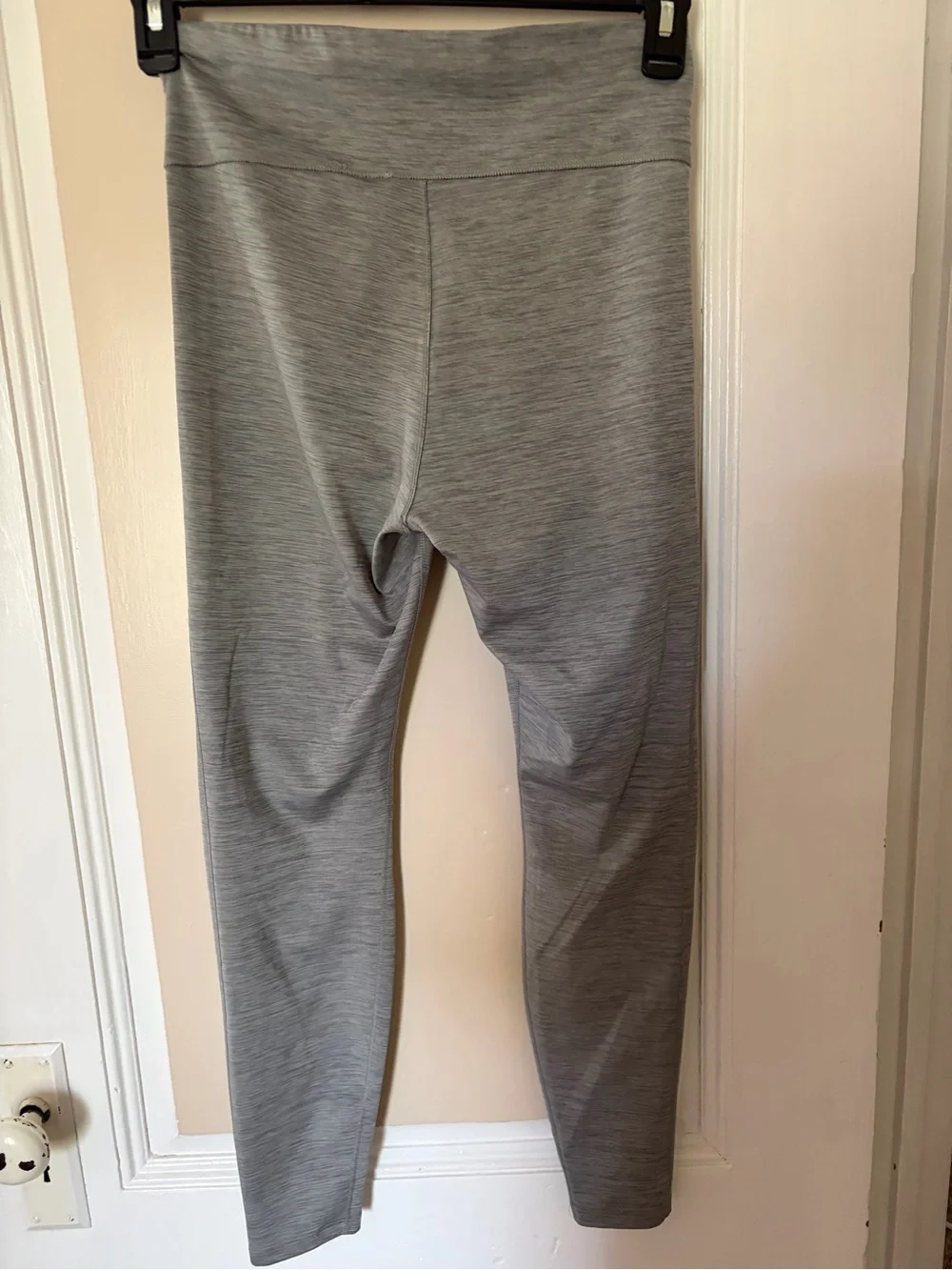 Nike Women’s Light Gray Heather Leggings